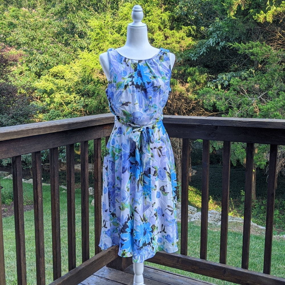 NWT Madison Leigh Sleeveless Floral Lavendar Dress